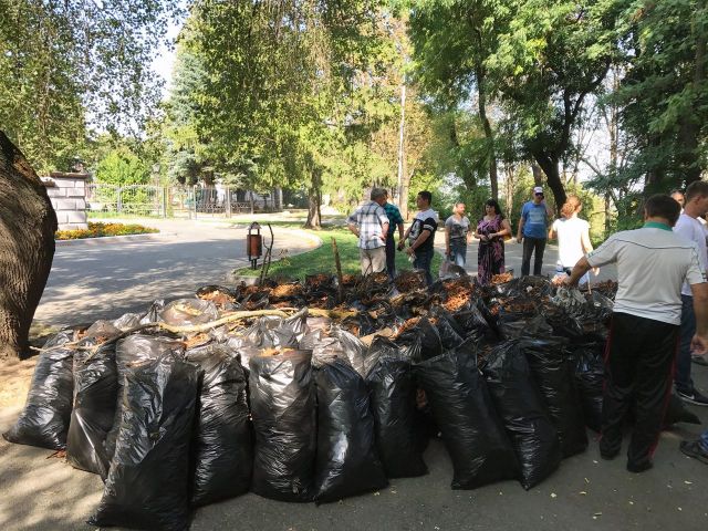 Генеральную уборку перед Днём города провели ставропольцы Генеральную уборку перед Днём города провели ставропольцы