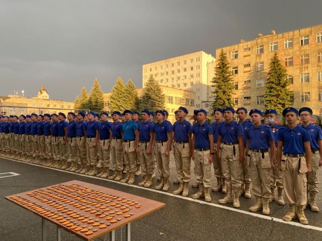 В Ставрополе участвовавшим в параде Победы юнармейцам вручили медали В Ставрополе участвовавшим в параде Победы юнармейцам вручили медали