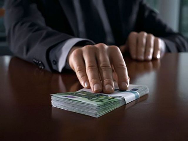 Ставропольские таможенники задержаны за крупную взятку Ставропольские таможенники задержаны за крупную взятку