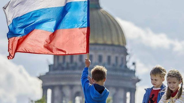 Большинство россиян связывают статус великой державы не с внешней, а с внутренней политикой Большинство россиян связывают статус великой державы не с внешней, а с внутренней политикой