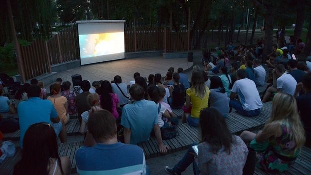 Пятигорск станет одним из 40 городов мира, участвующих в проекте «Движение уличного кино» Пятигорск станет одним из 40 городов мира, участвующих в проекте «Движение уличного кино»