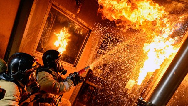 В Невинномысске при пожаре в пятиэтажном доме погибли 3 человека В Невинномысске при пожаре в пятиэтажном доме погибли 3 человека