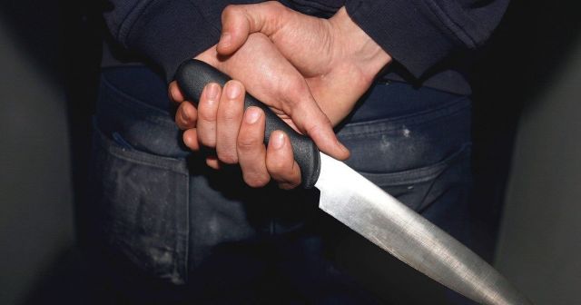 На Ставрополье полицейские смертельно ранили напавшего на них мужчину На Ставрополье полицейские смертельно ранили напавшего на них мужчину