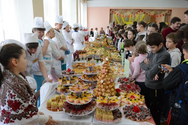 Повара ставропольских школ поучаствовали в выставке кулинарного мастерства Повара ставропольских школ поучаствовали в выставке кулинарного мастерства