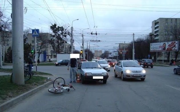 В Ставрополе водитель легковушки сбил велосипедиста В Ставрополе водитель легковушки сбил велосипедиста