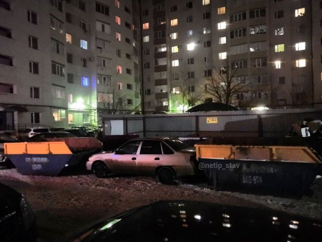 В Ставрополе мусоровозы заблокировали автомобиль «автохама» В Ставрополе мусоровозы заблокировали автомобиль «автохама»