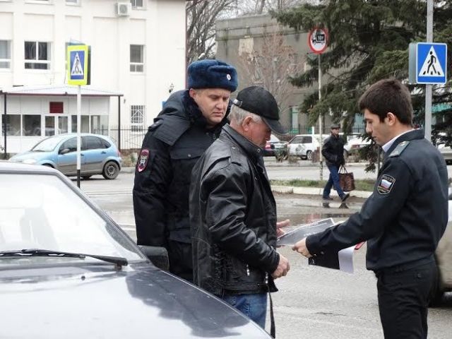 Во время рейда на дорогах края судебные приставы взыскали свыше 656 тысяч рублей Во время рейда на дорогах края судебные приставы взыскали свыше 656 тысяч рублей