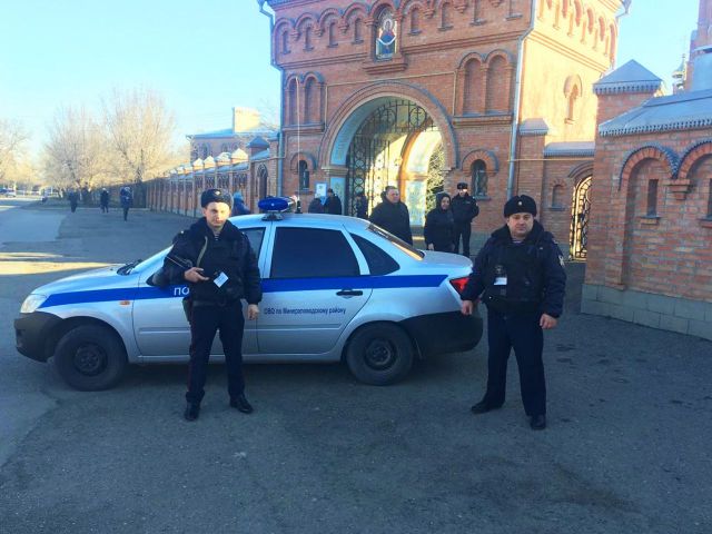 Ставропольские военнослужащие следили за общественной безопасностью во время крещенских купаний Ставропольские военнослужащие следили за общественной безопасностью во время крещенских купаний
