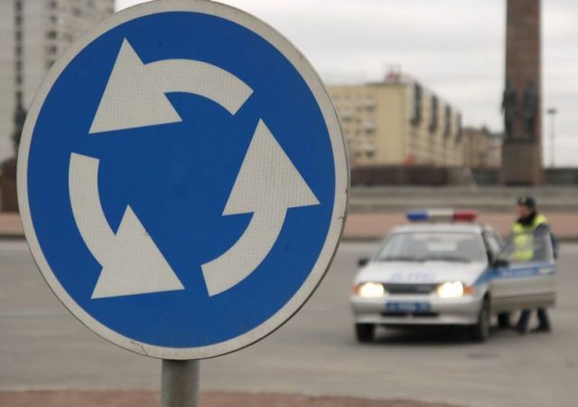 Вступили в силу поправки в ПДД, касающиеся проезда транспортных средств через перекрёстки с круговым движением Вступили в силу поправки в ПДД, касающиеся проезда транспортных средств через перекрёстки с круговым движением