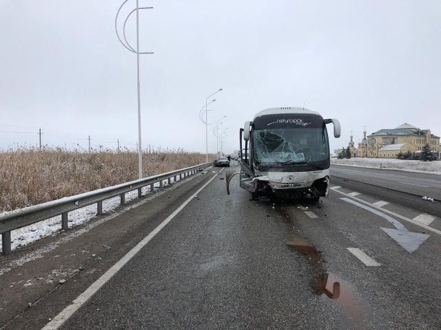 В сети появилась видеозапись столкновения автобуса и легковушки на ставропольской трассе В сети появилась видеозапись столкновения автобуса и легковушки на ставропольской трассе