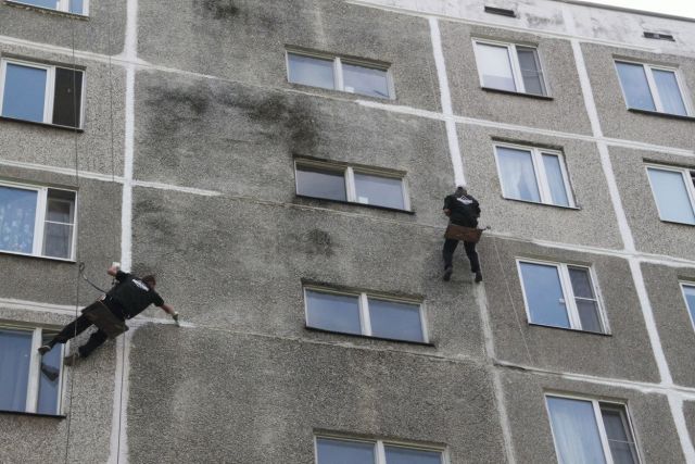Жители ставропольской многоэтажки пожаловались на мокрые стены дома Жители ставропольской многоэтажки пожаловались на мокрые стены дома