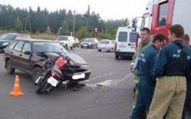 В Ставрополе иномарка столкнулась со скутером, есть пострадавший В Ставрополе иномарка столкнулась со скутером, есть пострадавший