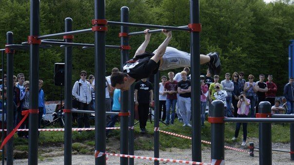 На Комсомольском озере состоялось открытие воркаут-площадки На Комсомольском озере состоялось открытие воркаут-площадки