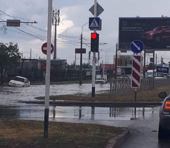 В Ставрополе сильный ливень серьёзно подтопил дорогу на проспекте Кулакова В Ставрополе сильный ливень серьёзно подтопил дорогу на проспекте Кулакова