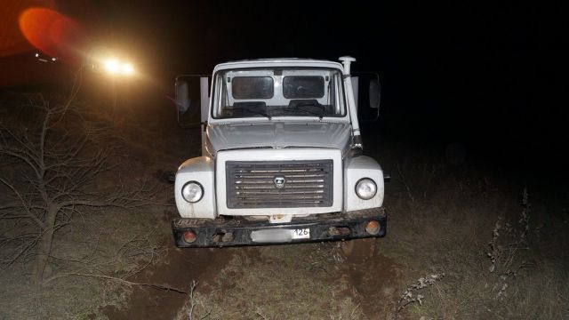 Полицейские вернули жителю села Арзгир угнанный грузовик Полицейские вернули жителю села Арзгир угнанный грузовик