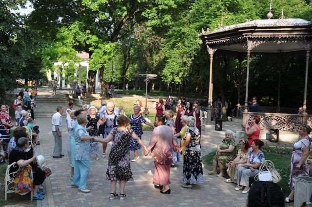 В Ессентуках прошёл кастинг танцующих рок-н-ролл бабушек В Ессентуках прошёл кастинг танцующих рок-н-ролл бабушек