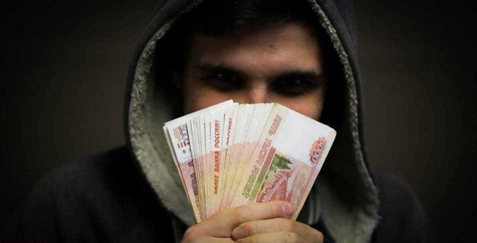 Под предлогом помощи мошенник похитил у ставропольчанки более полумиллиона рублей