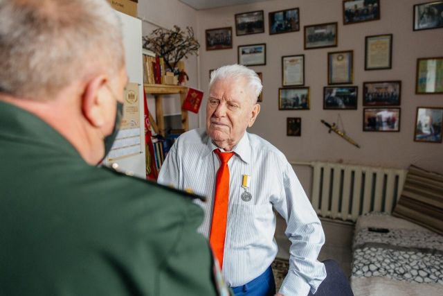 Ветерана Ивана Богданова наградили медалью «За заслуги перед городом Ставрополем» Ветерана Ивана Богданова наградили медалью «За заслуги перед городом Ставрополем»