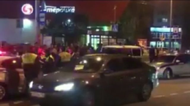 Пьяные дебоширы повредили автомобиль автоинспекторов в Ставрополе Пьяные дебоширы повредили автомобиль автоинспекторов в Ставрополе