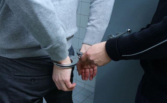 На Ставрополье мужчина пробирался в дома и воровал вещи и деньги На Ставрополье мужчина пробирался в дома и воровал вещи и деньги