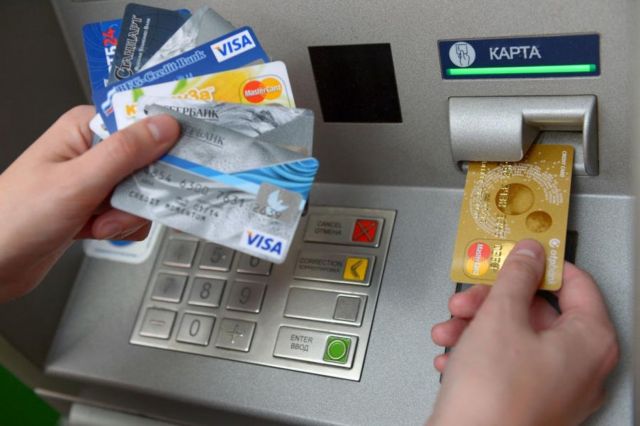 Банки РФ получили право приостанавливать сомнительные операции по картам на 2 дня Банки РФ получили право приостанавливать сомнительные операции по картам на 2 дня