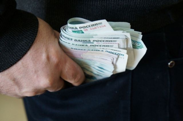 В Ставрополе полицейский обвиняется в мошенничестве и присвоении денег В Ставрополе полицейский обвиняется в мошенничестве и присвоении денег