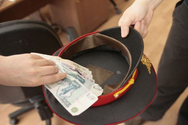 Ставрополец ответит перед судом за дачу взятки полицейскому Ставрополец ответит перед судом за дачу взятки полицейскому