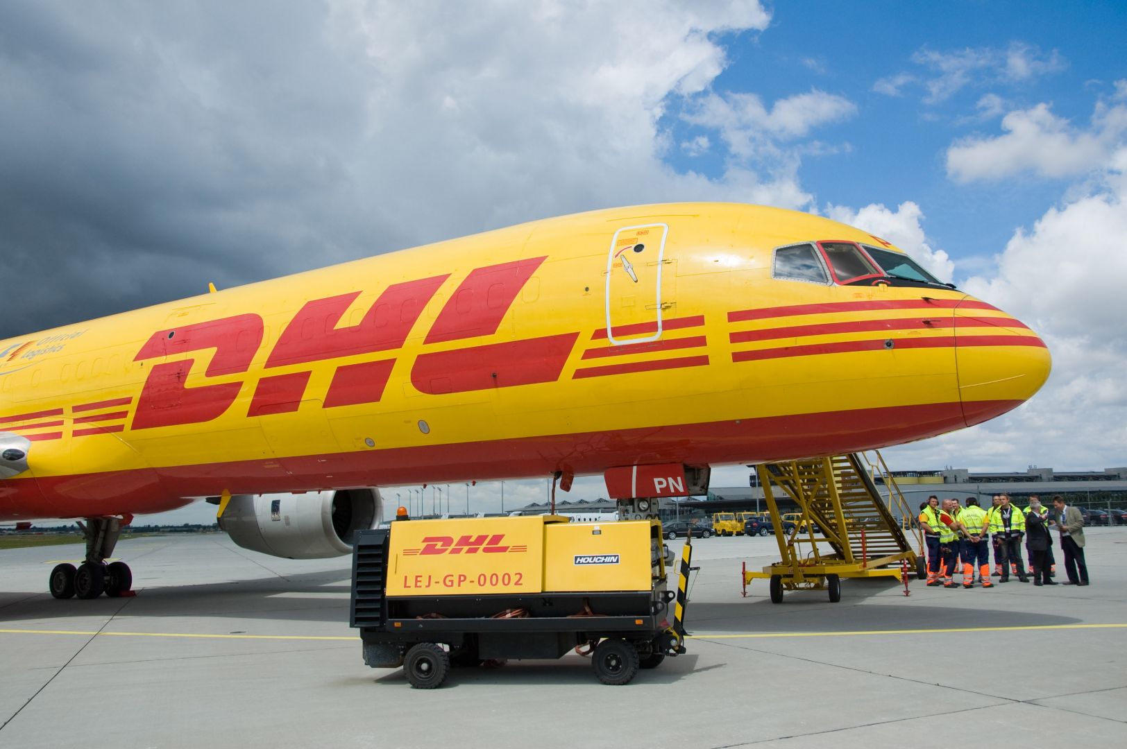 В России прекращает работу компания DHL Express