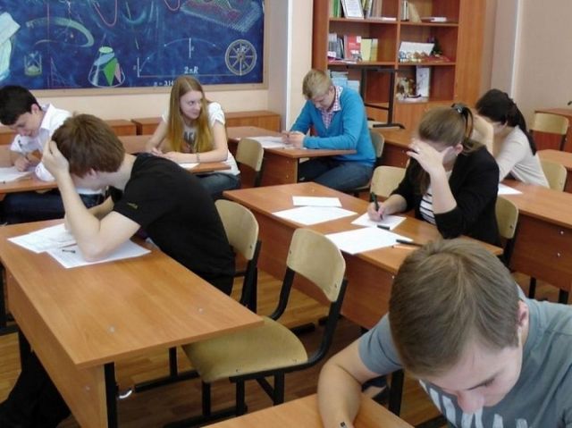 Выпускники 9-х классов сдали первый экзамен Выпускники 9-х классов сдали первый экзамен