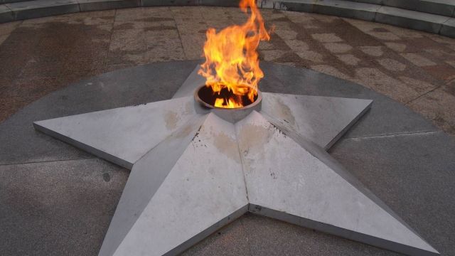 Следственный комитет Ставрополья проверит видео с танцующим у «Вечного огня» подростком Следственный комитет Ставрополья проверит видео с танцующим у «Вечного огня» подростком