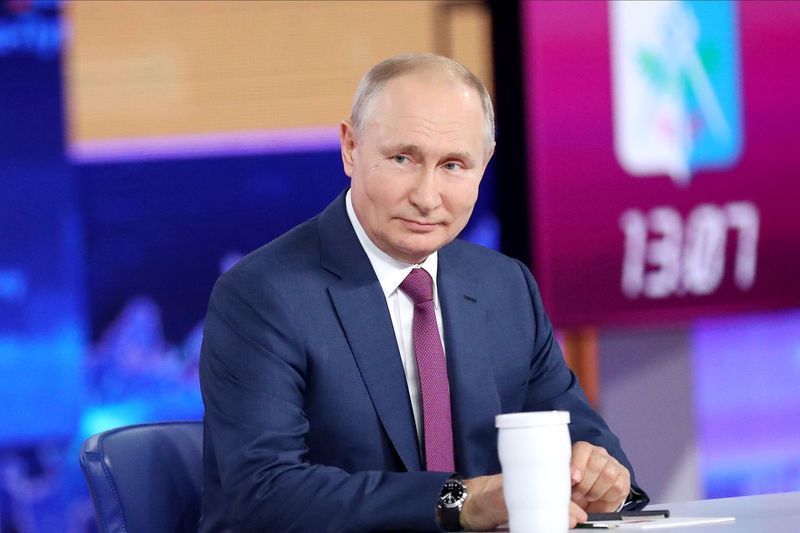Путин подписал указ о единовременной выплате семьям с детьми по 10 тысяч рублей Путин подписал указ о единовременной выплате семьям с детьми по 10 тысяч рублей