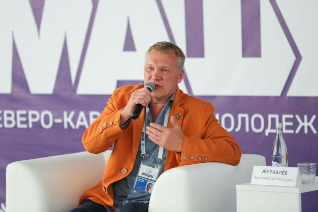 Актёр театра и кино Анатолий Журавлёв встретился в Пятигорске с машукцами Актёр театра и кино Анатолий Журавлёв встретился в Пятигорске с машукцами