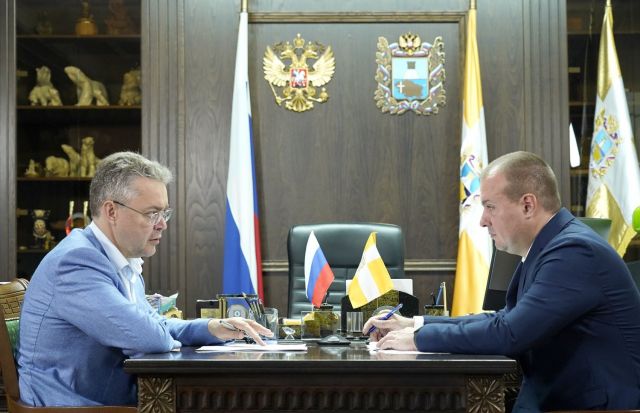 Губернатор Владимир Владимиров провёл рабочую встречу с краевым министром экономического развития Губернатор Владимир Владимиров провёл рабочую встречу с краевым министром экономического развития