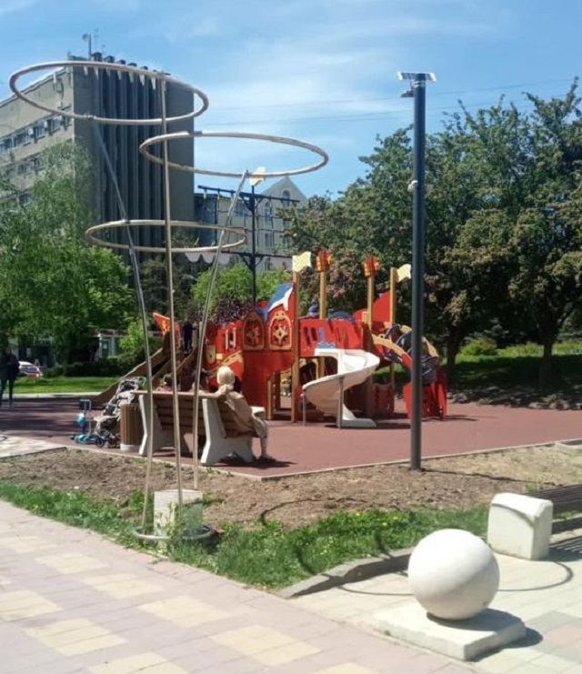 В Ставрополе у ДКиС открылась новая игровая площадка в виде корабля