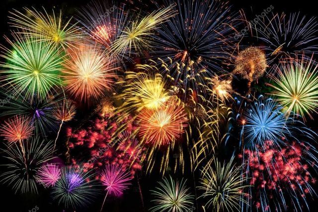 100 зарядов фейерверка сработали одновременно в Минеральных Водах 100 зарядов фейерверка сработали одновременно в Минеральных Водах