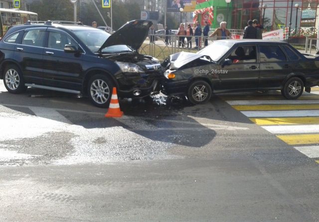 Очевидцы: В Ставрополе водитель «Хонды» устроил ДТП и потасовку с сотрудниками ДПС Очевидцы: В Ставрополе водитель «Хонды» устроил ДТП и потасовку с сотрудниками ДПС