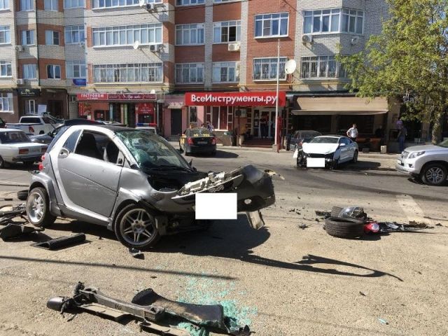 В Ставрополе в тройном ДТП пострадали две девушки В Ставрополе в тройном ДТП пострадали две девушки