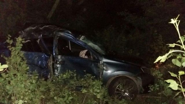 В Ставрополе автомобиль со студентами врезался в дерево, погибла девушка В Ставрополе автомобиль со студентами врезался в дерево, погибла девушка