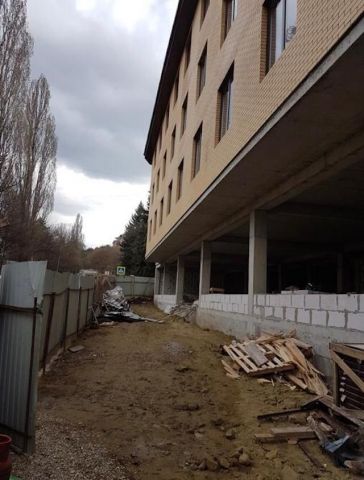 На стройке в Кисловодске рабочий погиб после падения с крыши На стройке в Кисловодске рабочий погиб после падения с крыши