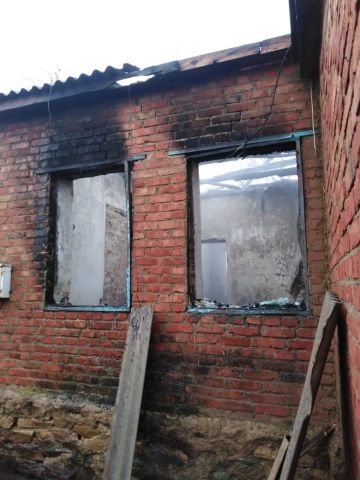В Ставропольском крае пожарные потушили загоревшийся жилой дом В Ставропольском крае пожарные потушили загоревшийся жилой дом