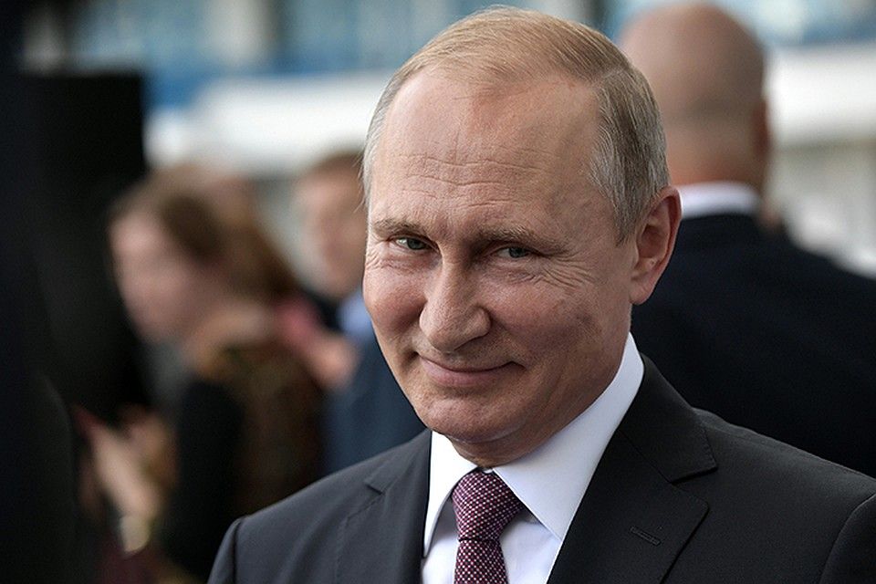 Владимир Путин пообщался со ставропольцами на улице Владимир Путин пообщался со ставропольцами на улице