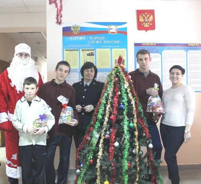 На Ставрополье продолжается акция «Полицейский Дед Мороз» На Ставрополье продолжается акция «Полицейский Дед Мороз»
