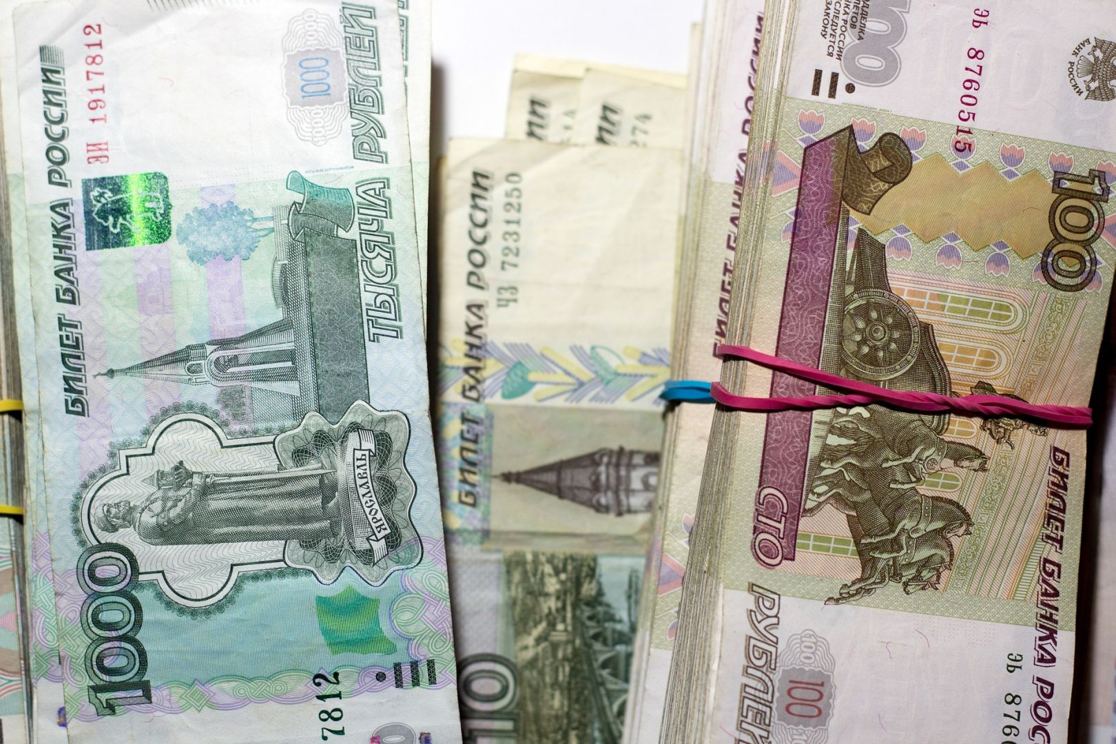 В Георгиевском округе работникам выплачивали зарплату в 2 тысячи рублей