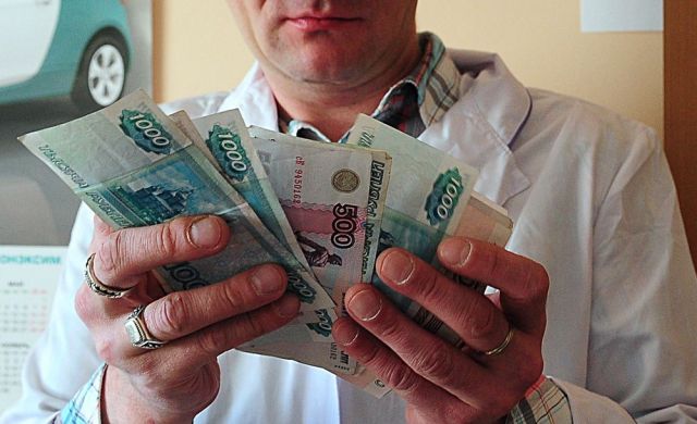 По статистике средняя зарплата врача на Ставрополье составляет 50 тысяч рублей По статистике средняя зарплата врача на Ставрополье составляет 50 тысяч рублей