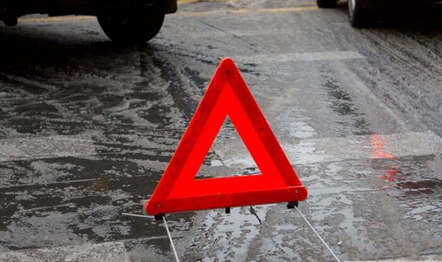 В Ставрополе водитель врезался в стоящие две легковушки и скрылся с места ДТП В Ставрополе водитель врезался в стоящие две легковушки и скрылся с места ДТП