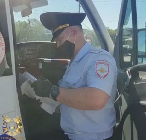 Вблизи Ставрополя госавтоинспекция остановила пассажирскую маршрутку с серьёзной поломкой Вблизи Ставрополя госавтоинспекция остановила пассажирскую маршрутку с серьёзной поломкой