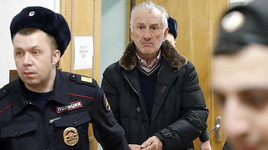 В Ставрополе задержали экс-сенатора от КЧР Вячеслава Дерева В Ставрополе задержали экс-сенатора от КЧР Вячеслава Дерева