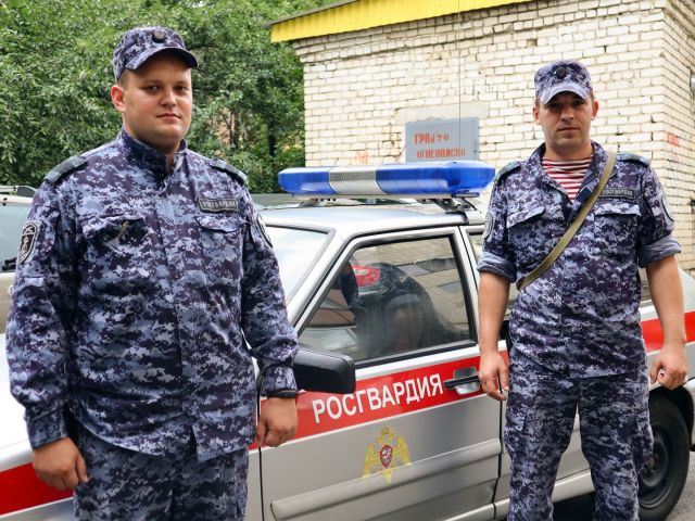 В Ставрополе росгвардейцы помогли вернуться домой потерявшемуся мальчику В Ставрополе росгвардейцы помогли вернуться домой потерявшемуся мальчику