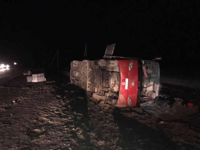 В Ставропольском крае перевернулся рейсовый автобус В Ставропольском крае перевернулся рейсовый автобус