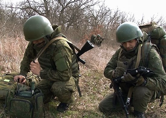 На Ставрополье проходят тактические учения военных с боевой стрельбой На Ставрополье проходят тактические учения военных с боевой стрельбой